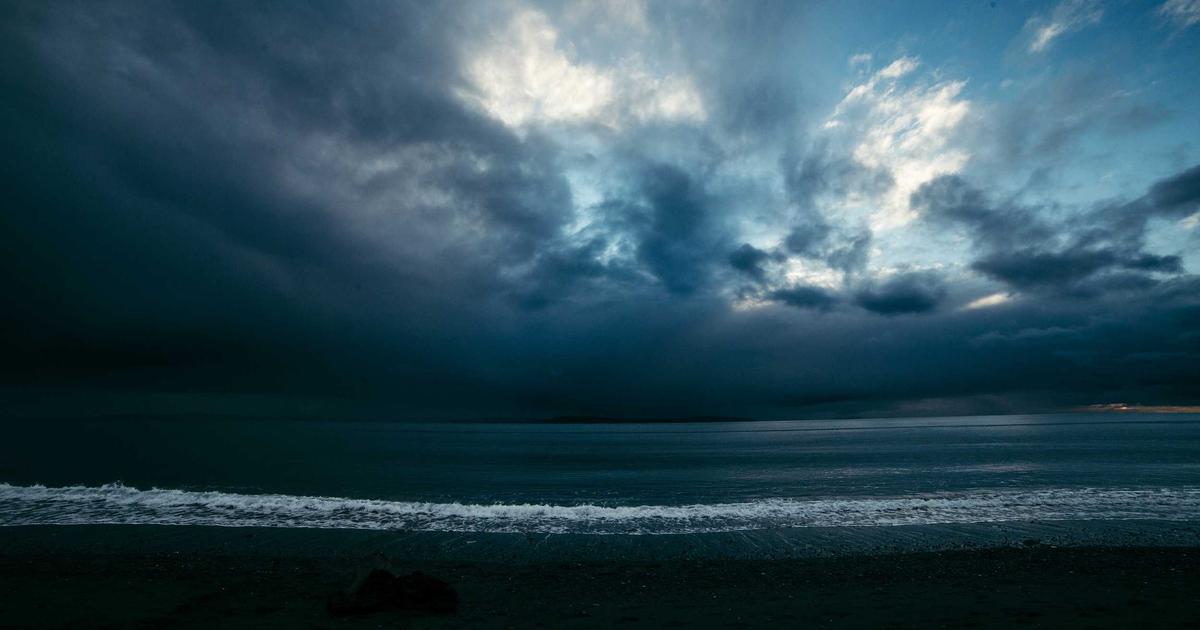 styling a bookshelf at home