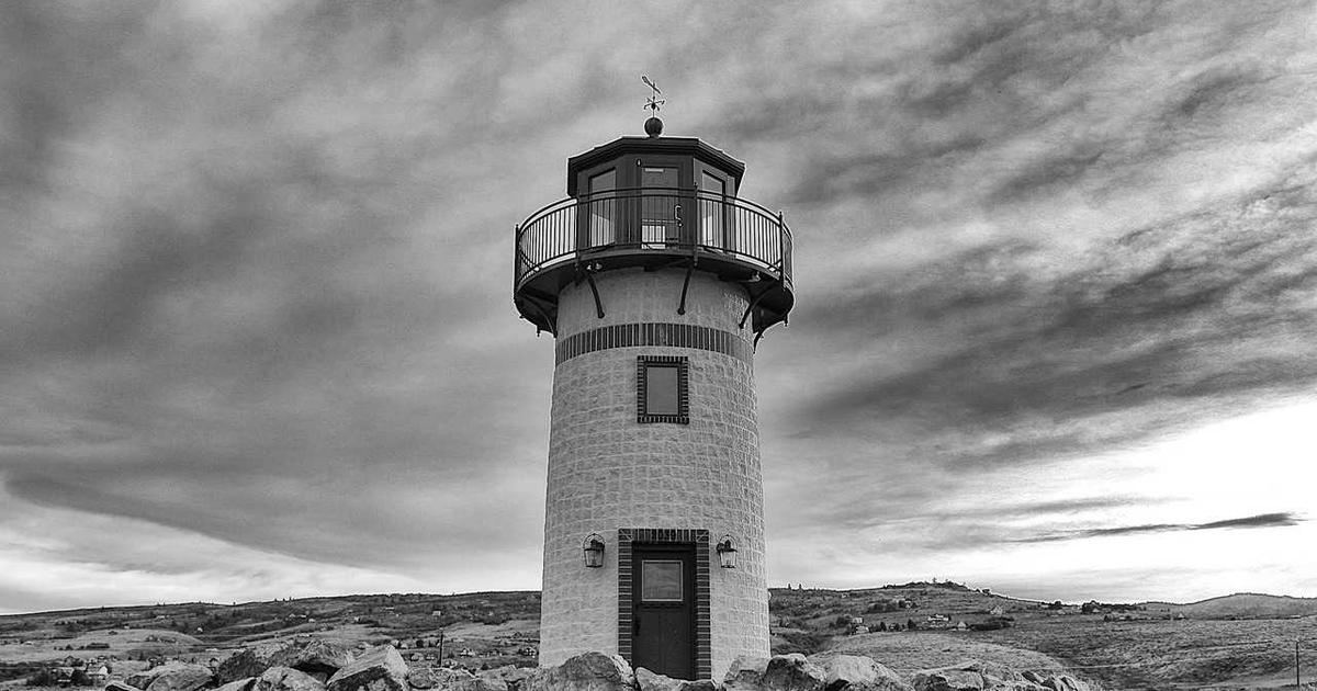 repairing drywall holes